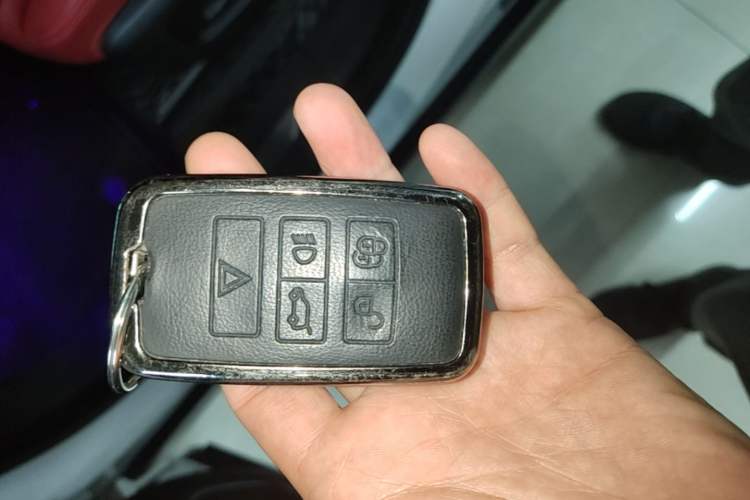 Used Jaguar F-PACE 2024 P250 R-Dynamic SE Vehicle Key