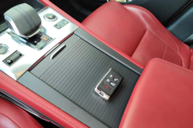 Used Jaguar F-PACE 2024 P250 R-Dynamic HSE Vehicle Key