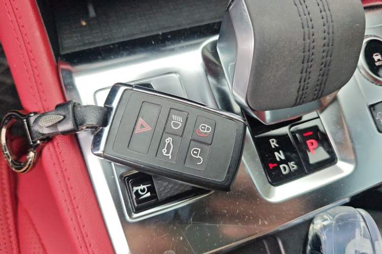 Used Jaguar F-PACE 2024 P250 R-Dynamic SE Vehicle Key