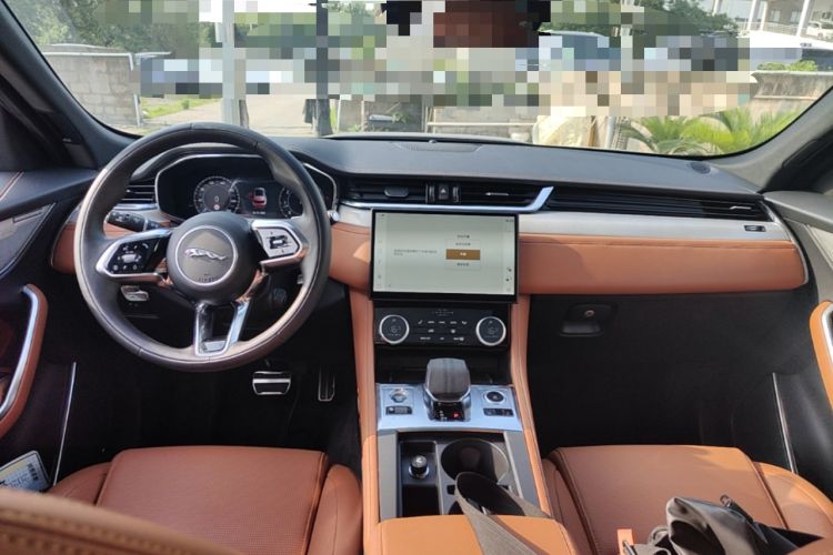 Used Jaguar F-PACE 2025 P250 R-Dynamic SE Center Console