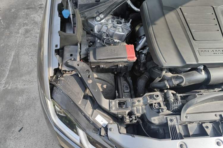 Used Jaguar F-PACE 2025 P250 R-Dynamic SE Engine Bay Right