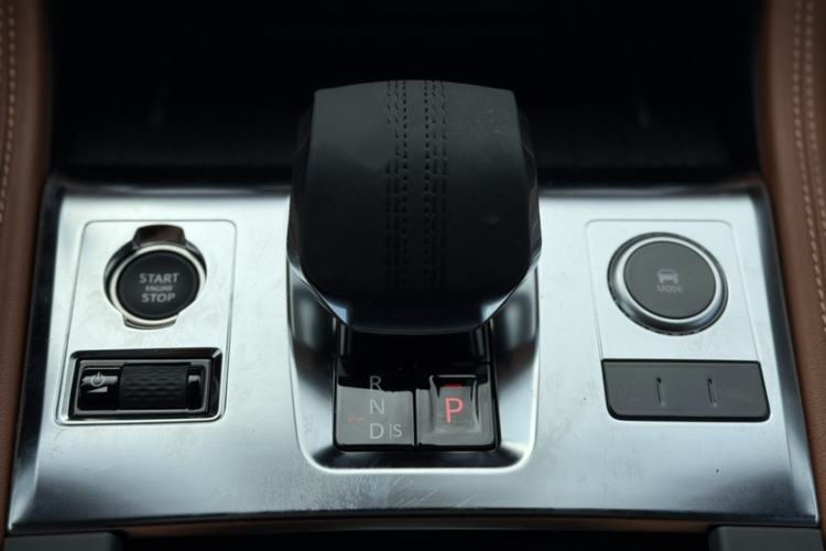 Used Jaguar F-PACE 2025 P250 R-Dynamic SE Interior 5