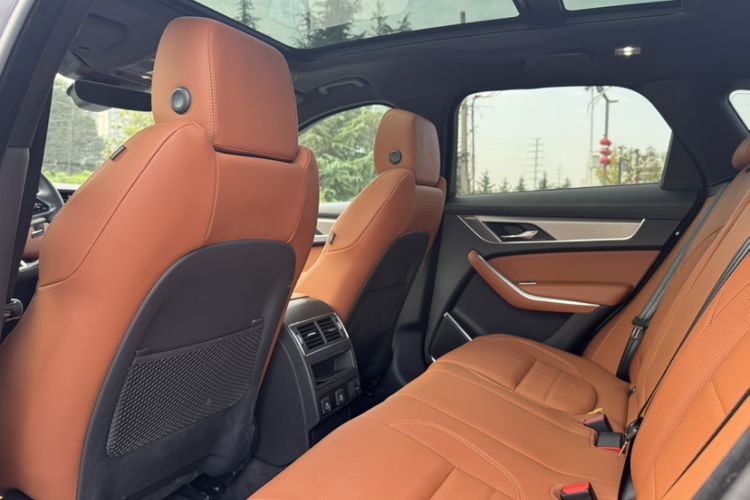 Used Jaguar F-PACE 2025 P250 R-Dynamic SE Interior 7