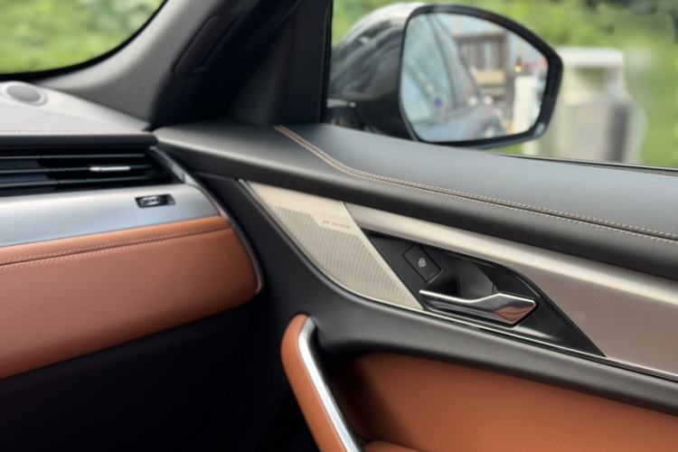 Used Jaguar F-PACE 2025 P250 R-Dynamic SE Interior 8