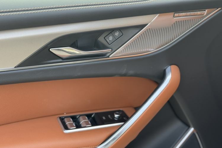 Used Jaguar F-PACE 2025 P250 R-Dynamic SE Interior 9