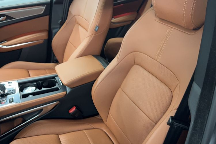Used Jaguar F-PACE 2025 P250 R-Dynamic SE Left Front Seat
