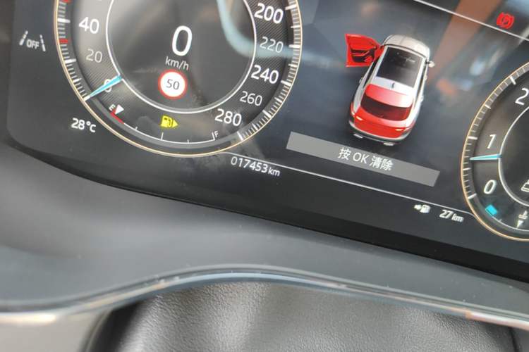 Used Jaguar F-PACE 2025 P250 R-Dynamic SE Odometer Close Up