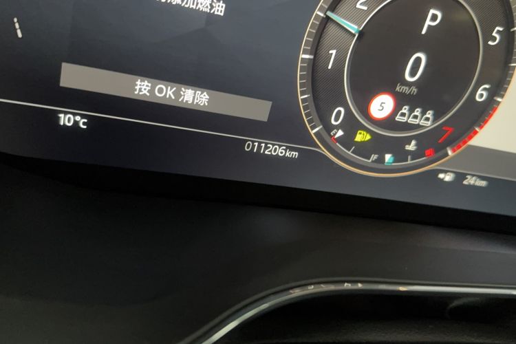Used Jaguar F-PACE 2025 P250 R-Dynamic SE Odometer Close Up