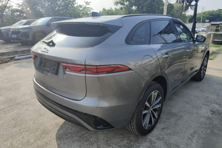Used Jaguar F-PACE 2025 P250 R-Dynamic SE Rear Right 45 Deg