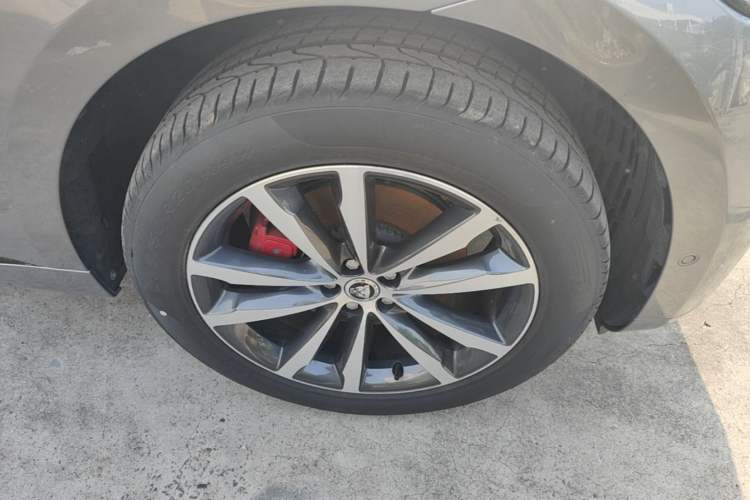 Used Jaguar F-PACE 2025 P250 R-Dynamic SE Right Front Wheel Hub