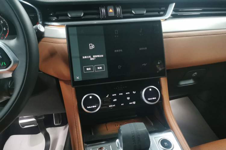Used Jaguar F-PACE 2025 P250 R-Dynamic SE Audio And AC Panel