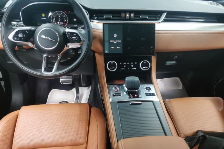 Used Jaguar F-PACE 2025 P250 R-Dynamic SE Interior 2