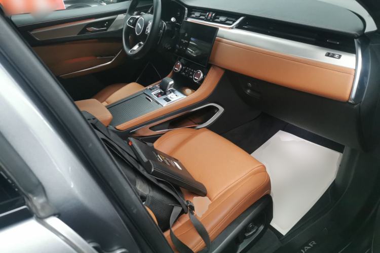 Used Jaguar F-PACE 2025 P250 R-Dynamic SE Right Front Seat