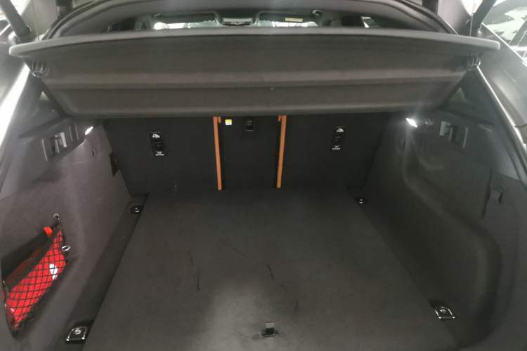 Used Jaguar F-PACE 2025 P250 R-Dynamic SE Trunk