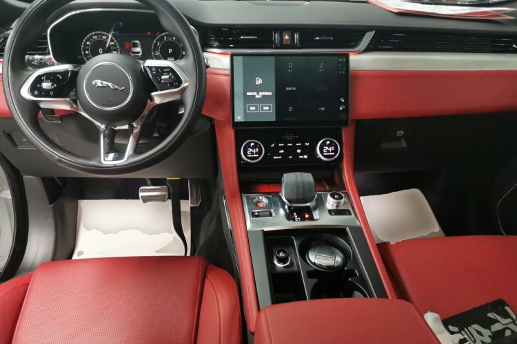 Used Jaguar F-PACE 2025 P250 R-Dynamic SE Center Console