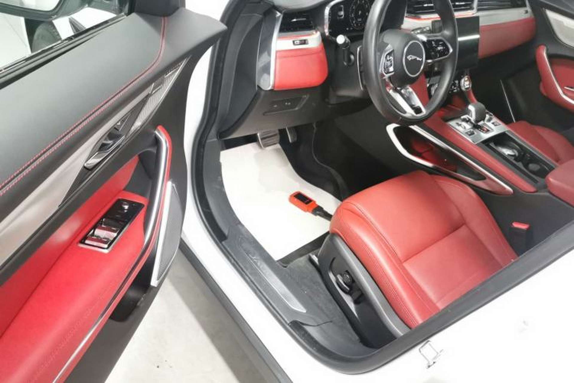 Used Jaguar F-PACE 2025 P250 R-Dynamic SE Driver Seat