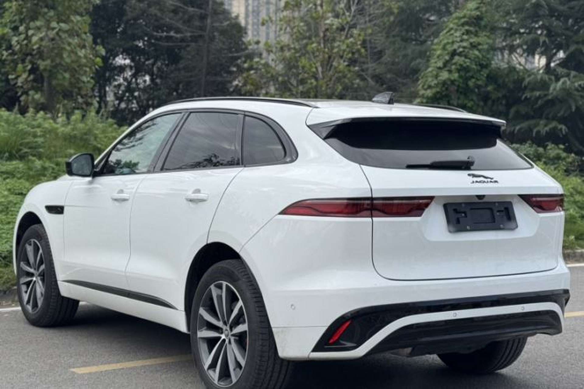 Used Jaguar F-PACE 2025 P250 R-Dynamic SE Exterior 3