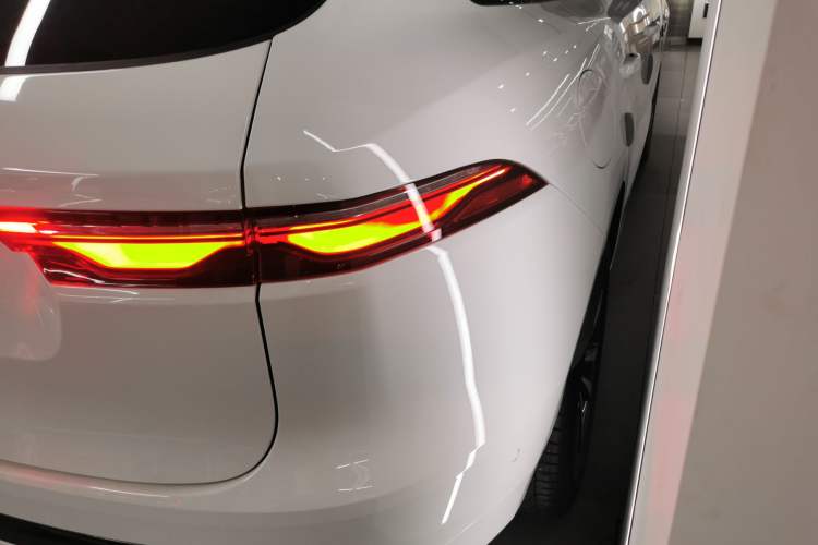 Used Jaguar F-PACE 2025 P250 R-Dynamic SE Exterior 3