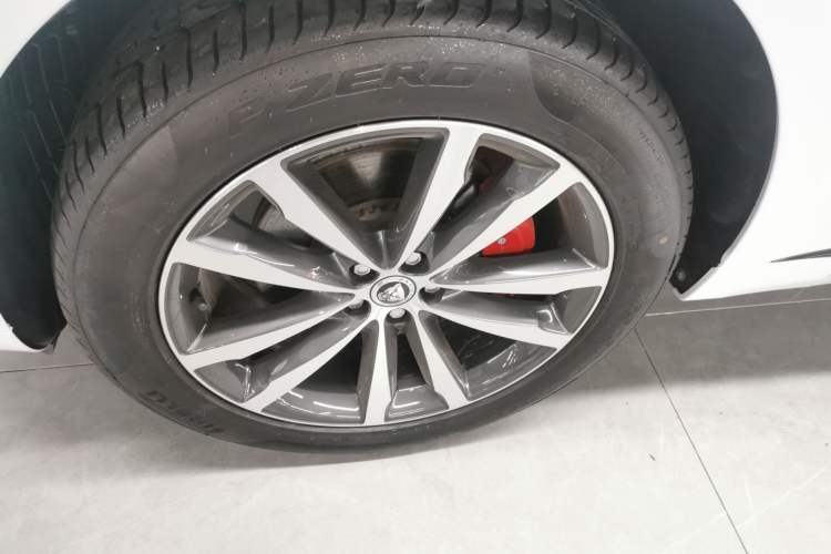 Used Jaguar F-PACE 2025 P250 R-Dynamic SE Exterior 4