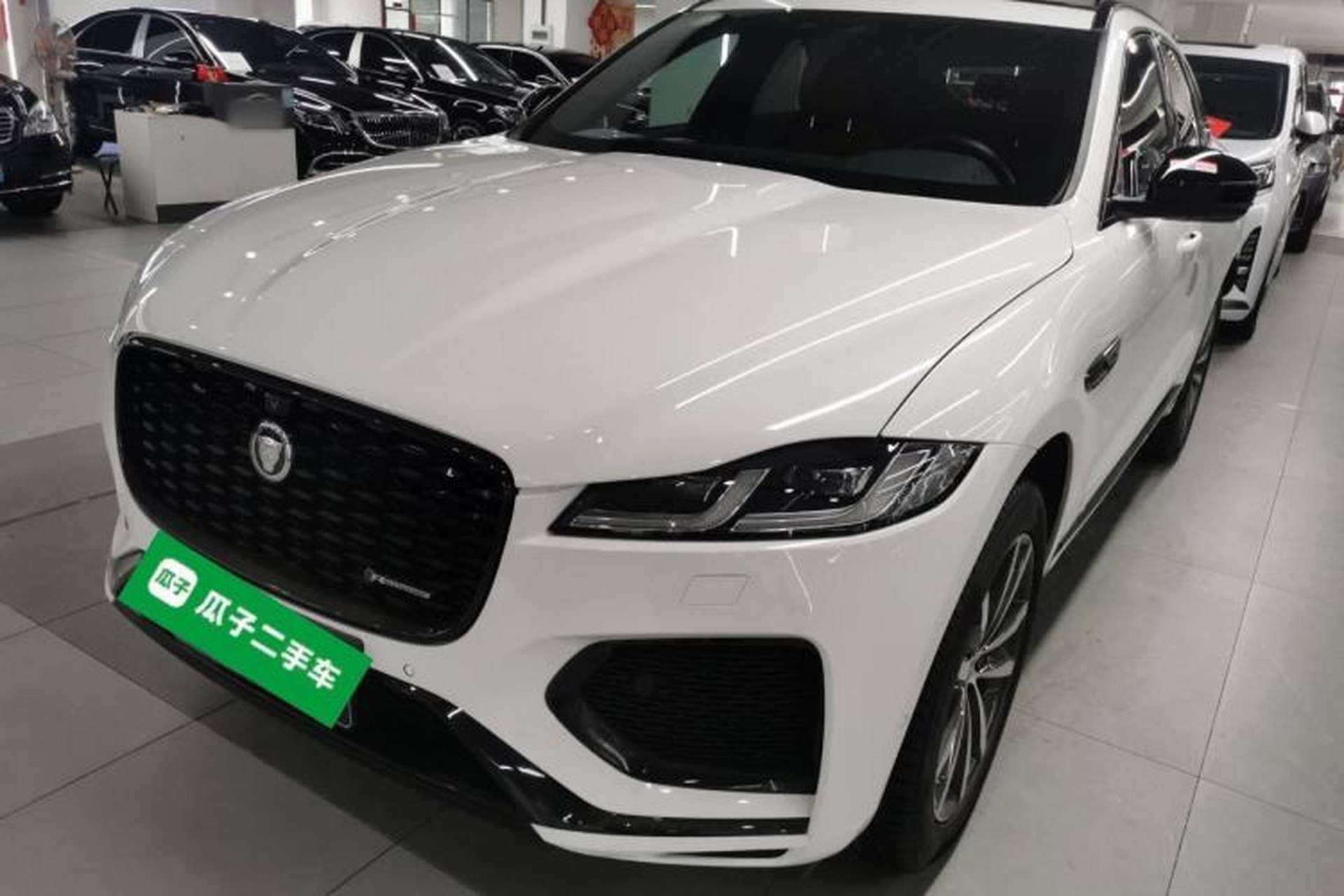 Used Jaguar F-PACE 2025 P250 R-Dynamic SE Front Left 45 Deg