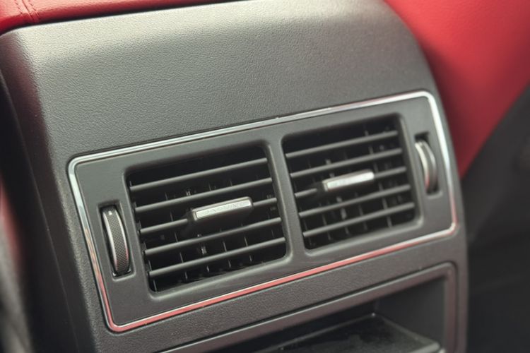 Used Jaguar F-PACE 2025 P250 R-Dynamic SE Interior 4