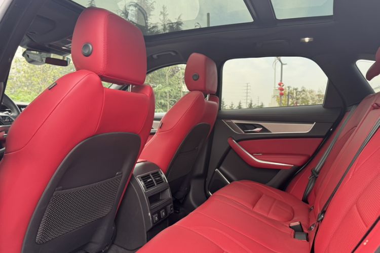 Used Jaguar F-PACE 2025 P250 R-Dynamic SE Interior 7