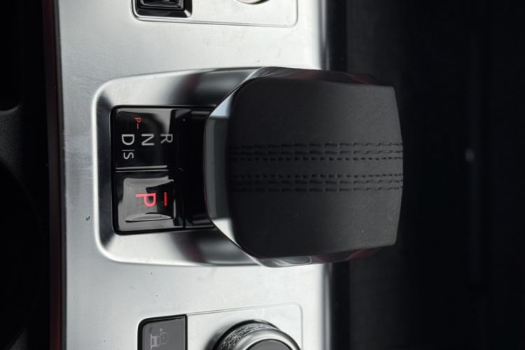 Used Jaguar F-PACE 2025 P250 R-Dynamic SE Interior 9