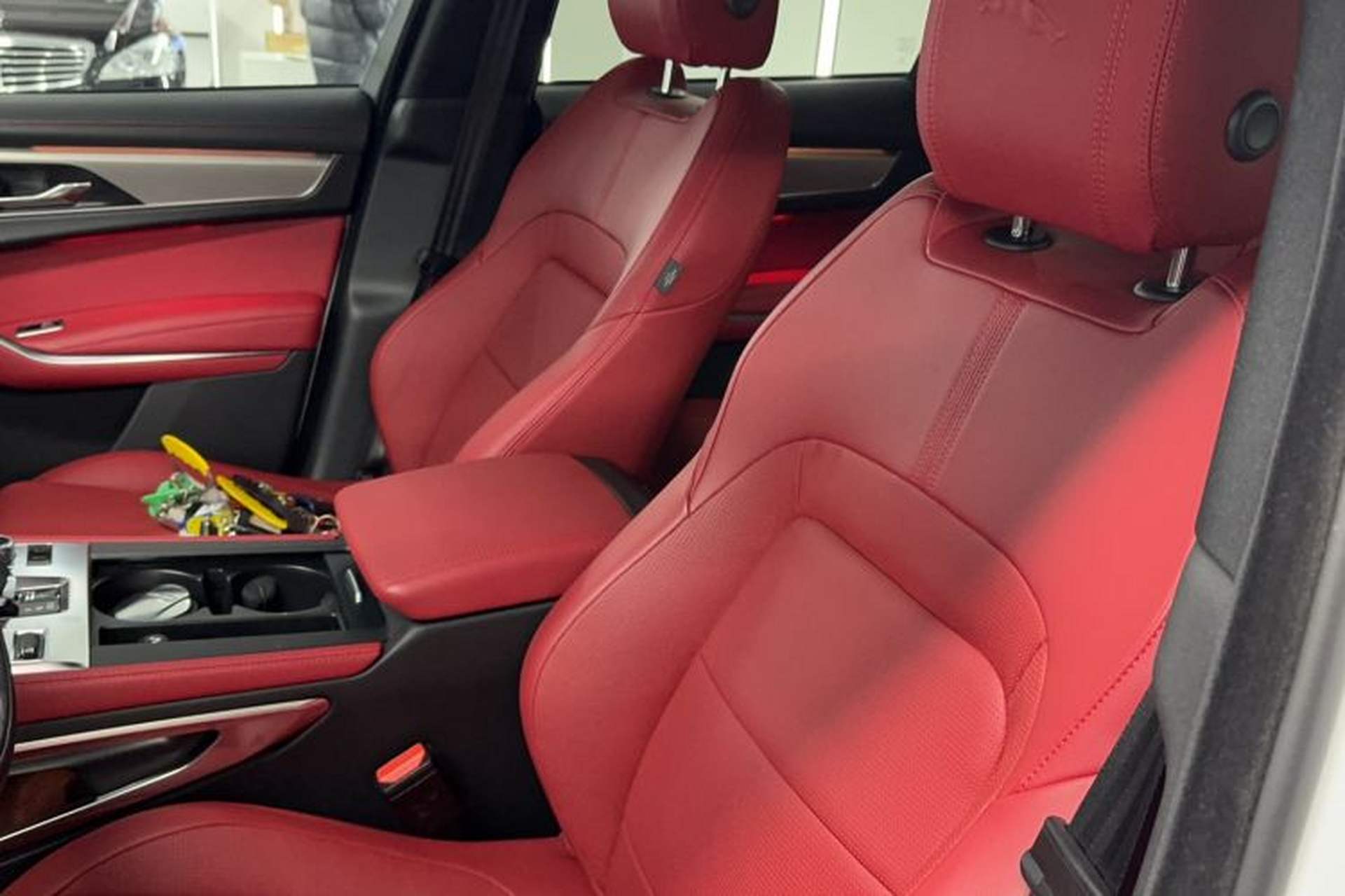 Used Jaguar F-PACE 2025 P250 R-Dynamic SE Left Front Seat
