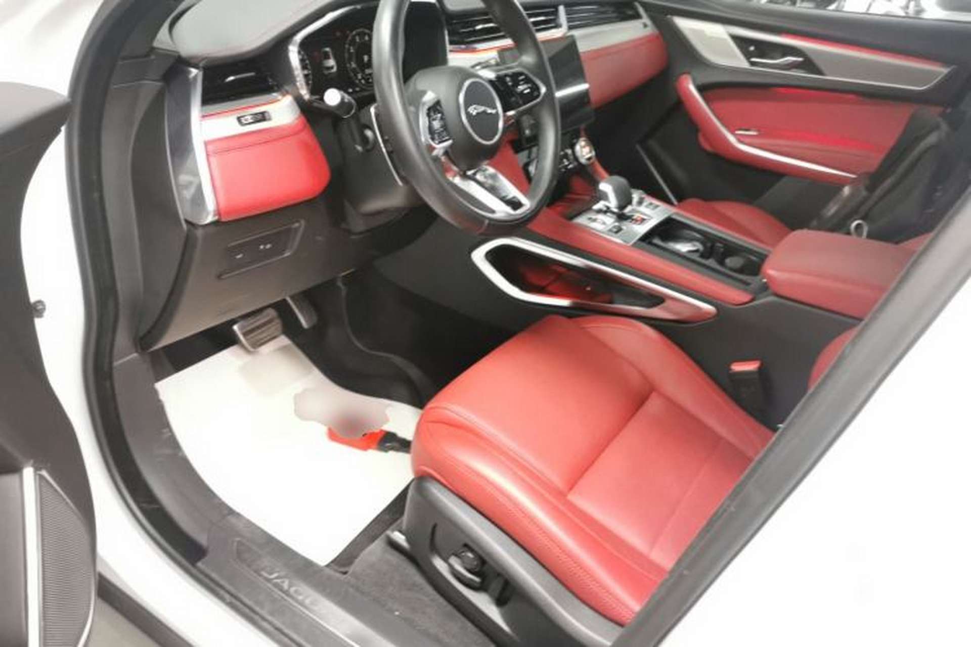 Used Jaguar F-PACE 2025 P250 R-Dynamic SE Left Front Seat