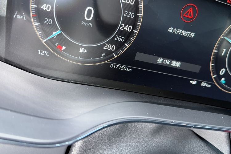 Used Jaguar F-PACE 2025 P250 R-Dynamic SE Odometer Close Up