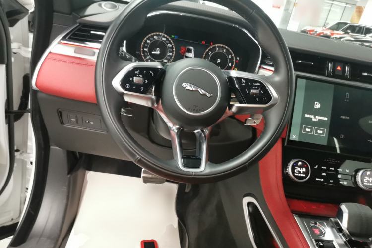 Used Jaguar F-PACE 2025 P250 R-Dynamic SE Steering Wheel