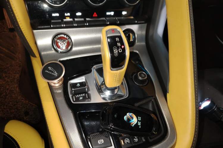 Used Jaguar F-TYPE 2015 3.0 SC Hardtop Version Gear Lever