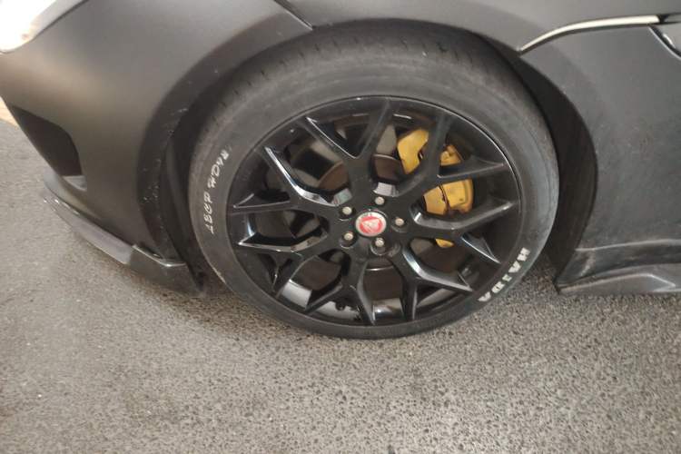 Used Jaguar F-TYPE 2015 3.0 SC Hardtop Version Left Front Wheel Hub