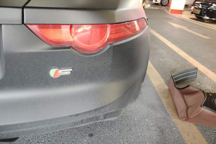 Used Jaguar F-TYPE 2015 3.0 SC Hardtop Version Right Rear Taillight