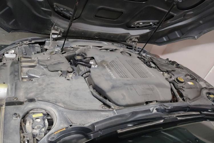 Used Jaguar F-TYPE 2021 P380 All-Wheel-Drive R-Dynamic Hardtop Version Engine Bay