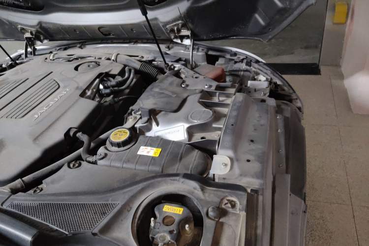 Used Jaguar F-TYPE 2021 P380 All-Wheel-Drive R-Dynamic Hardtop Version Engine Bay Left