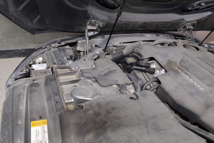 Used Jaguar F-TYPE 2021 P380 All-Wheel-Drive R-Dynamic Hardtop Version Engine Bay Right