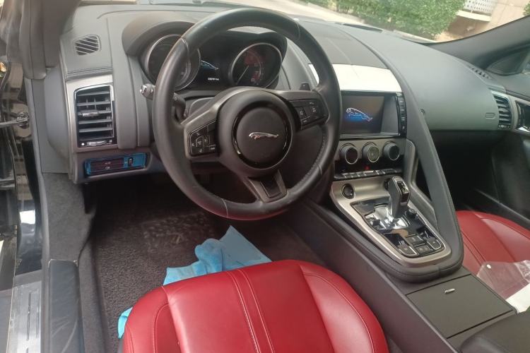 Used Jaguar F-TYPE 2013 3.0 SC Convertible Edition Center Console