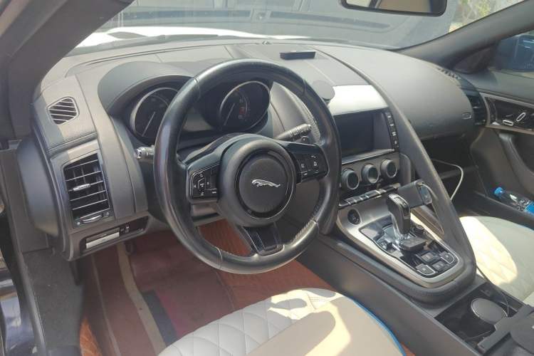 Used Jaguar F-TYPE 2013 3.0 SC Convertible Edition Center Console