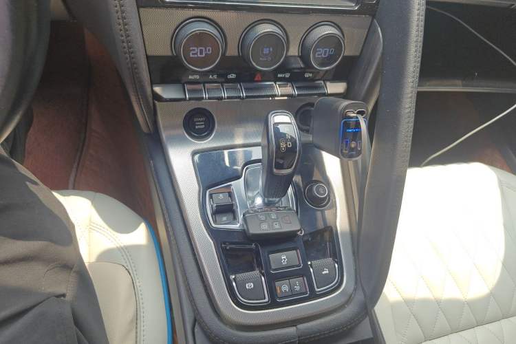 Used Jaguar F-TYPE 2013 3.0 SC Convertible Edition Gear Lever