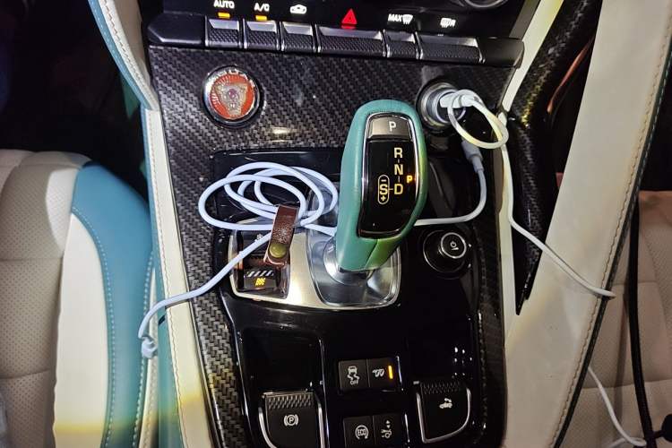 Used Jaguar F-TYPE 2013 3.0 SC Convertible Edition Gear Lever