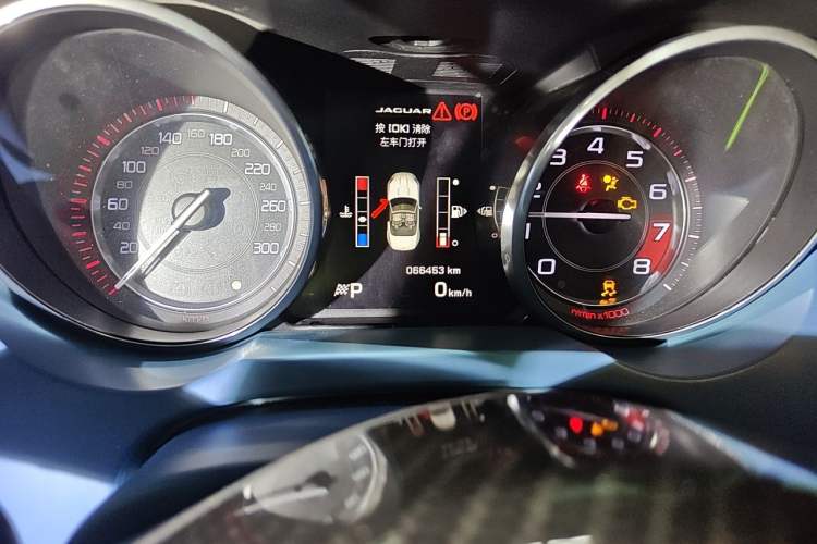 Used Jaguar F-TYPE 2013 3.0 SC Convertible Edition Odometer Close Up