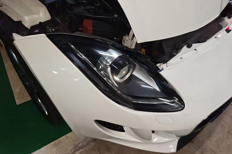 Used Jaguar F-TYPE 2013 3.0 SC Convertible Edition Right Front Headlight