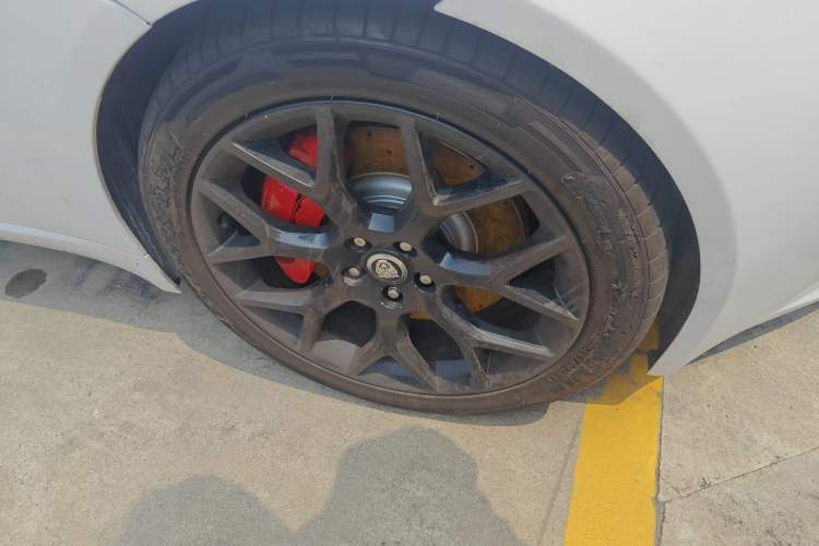 Used Jaguar F-TYPE 2013 3.0 SC Convertible Edition Right Front Wheel Hub