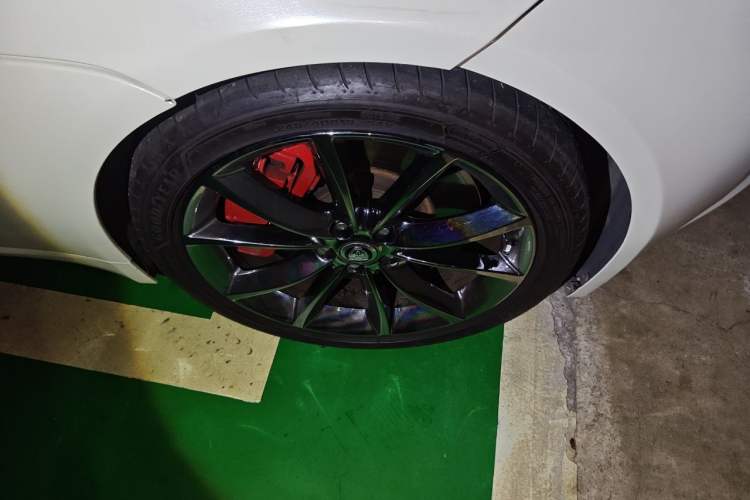 Used Jaguar F-TYPE 2013 3.0 SC Convertible Edition Right Front Wheel Hub