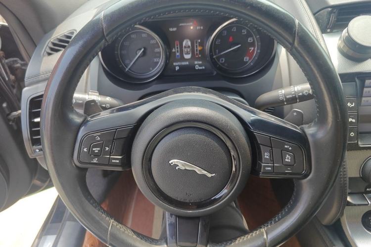 Used Jaguar F-TYPE 2013 3.0 SC Convertible Edition Steering Wheel