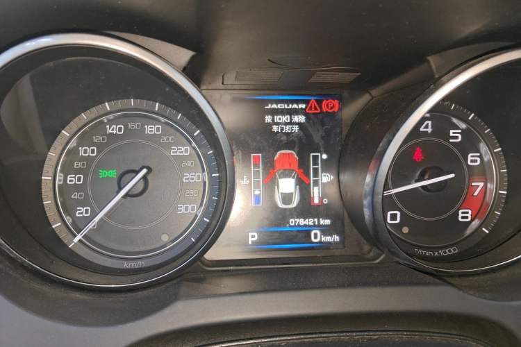 Used Jaguar F-TYPE 2015 3.0 SC S Hardtop Version Instrument Cluster
