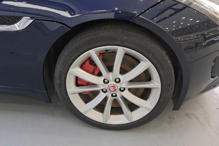 Used Jaguar F-TYPE 2015 3.0 SC S Hardtop Version Right Front Wheel Hub