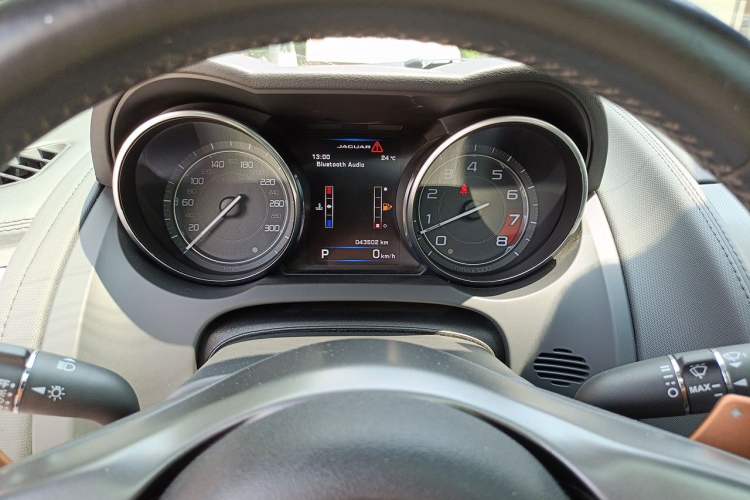 Used Jaguar F-TYPE 2015 3.0 SC S Hardtop Version Instrument Cluster
