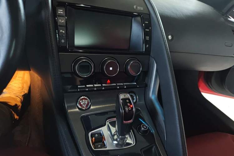 Used Jaguar F-TYPE 2015 3.0 SC Hardtop Version Audio And AC Panel